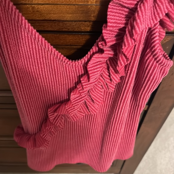 Ruffle tank - Picture 2 of 4